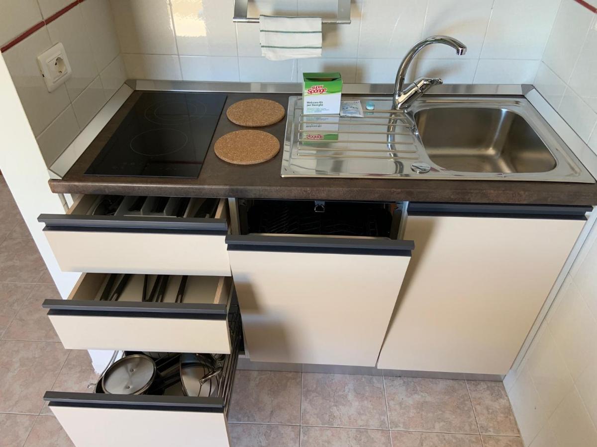 Suites Marilia Apartments Pool Side - Suite Livorno Holiday Home Group Bagian luar foto