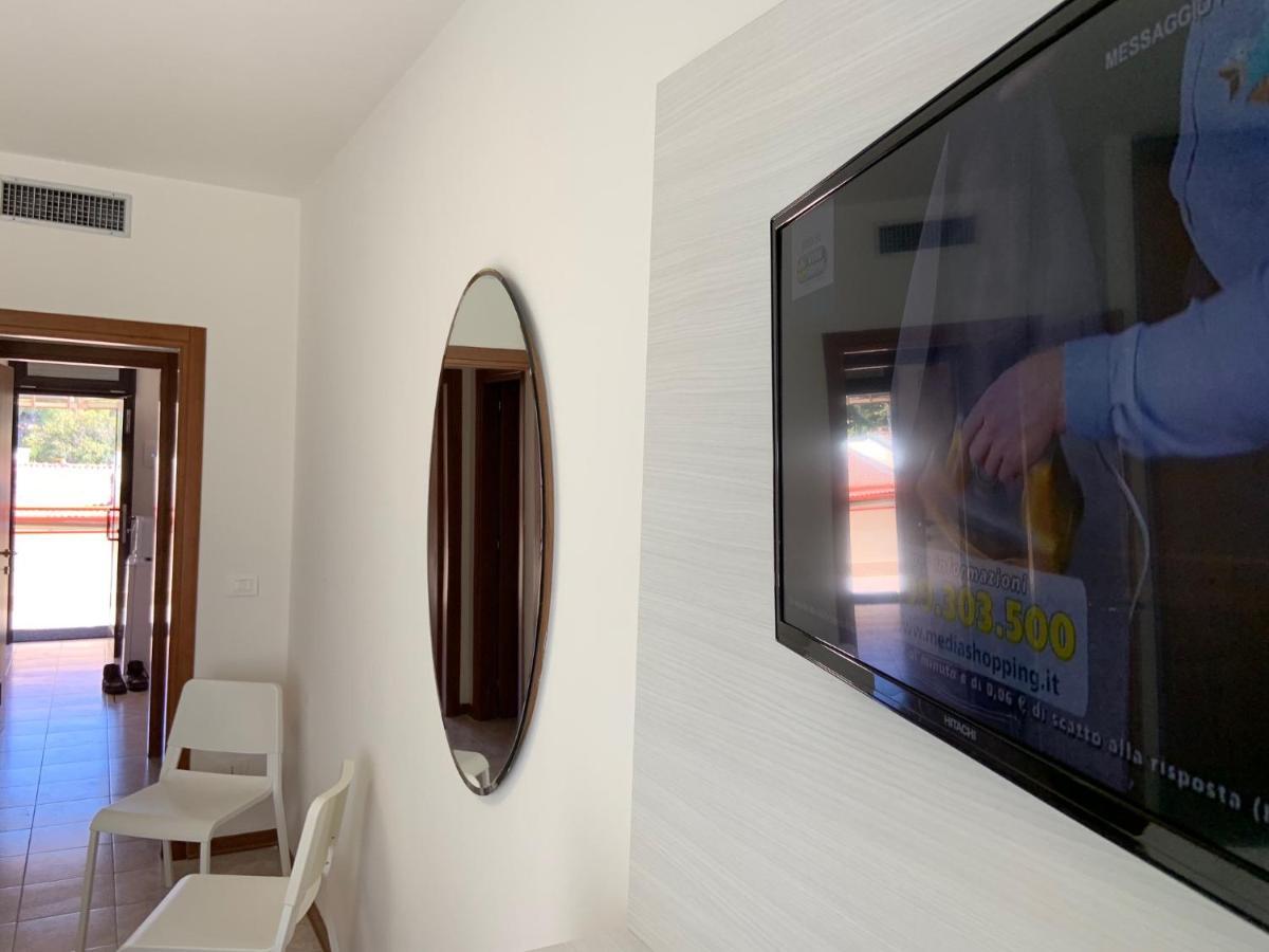 Suites Marilia Apartments Pool Side - Suite Livorno Holiday Home Group Bagian luar foto