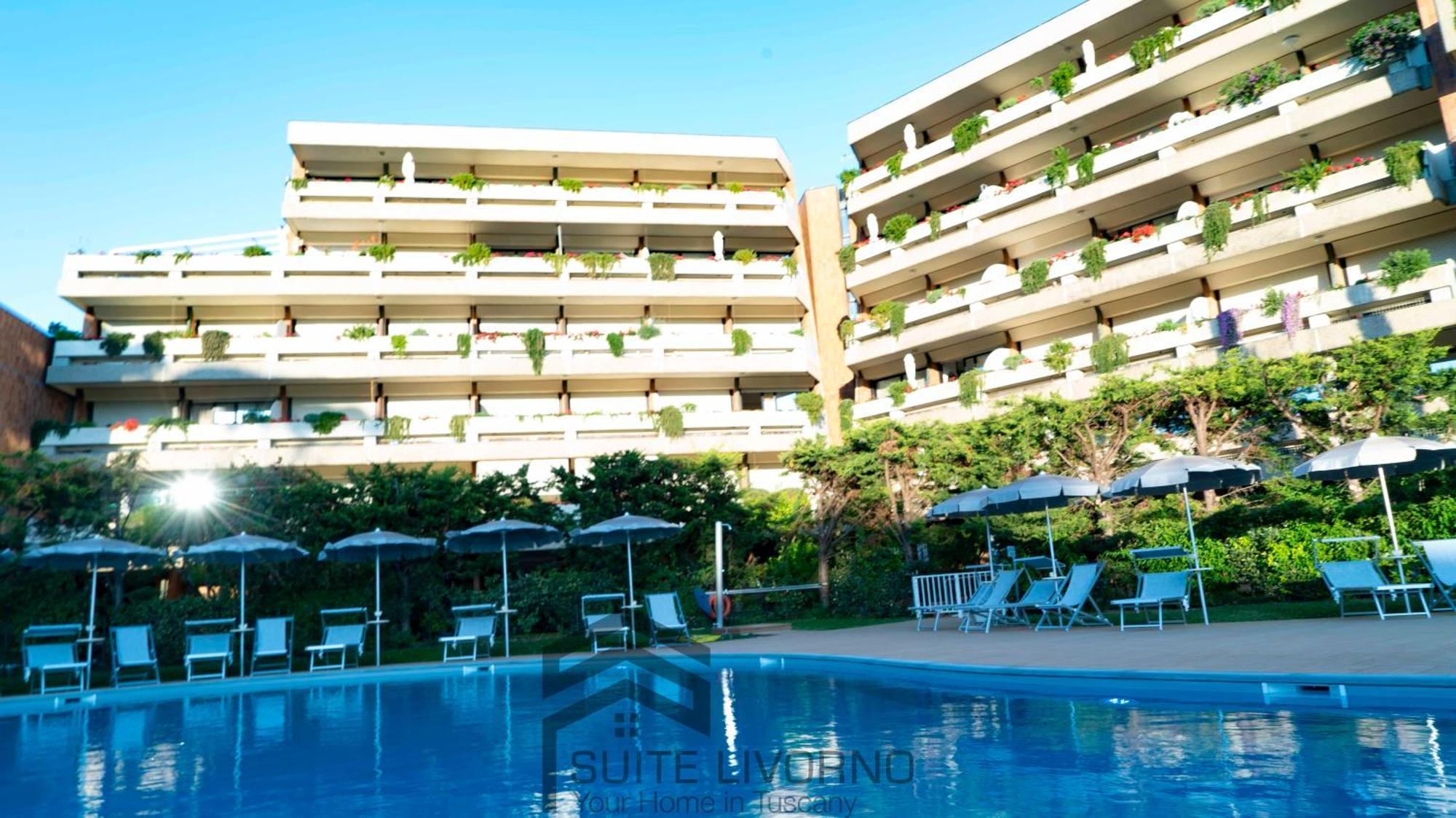 Suites Marilia Apartments Pool Side - Suite Livorno Holiday Home Group Bagian luar foto