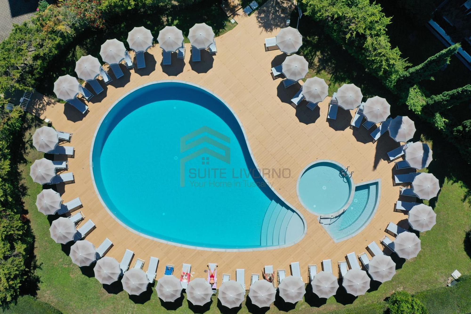 Suites Marilia Apartments Pool Side - Suite Livorno Holiday Home Group Bagian luar foto