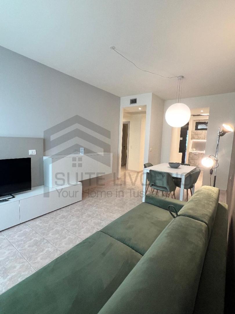 Suites Marilia Apartments Pool Side - Suite Livorno Holiday Home Group Bagian luar foto