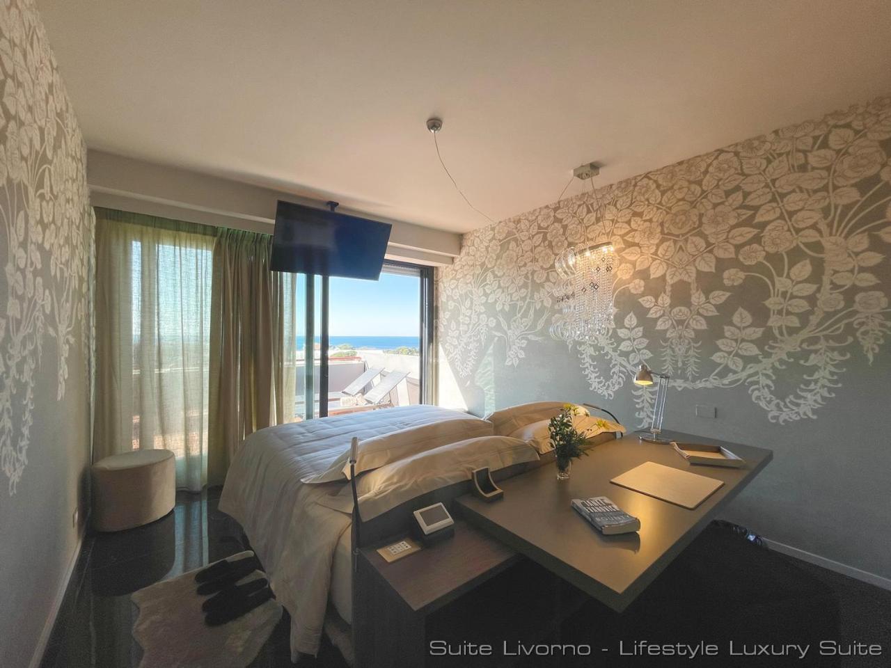 Suites Marilia Apartments Pool Side - Suite Livorno Holiday Home Group Bagian luar foto