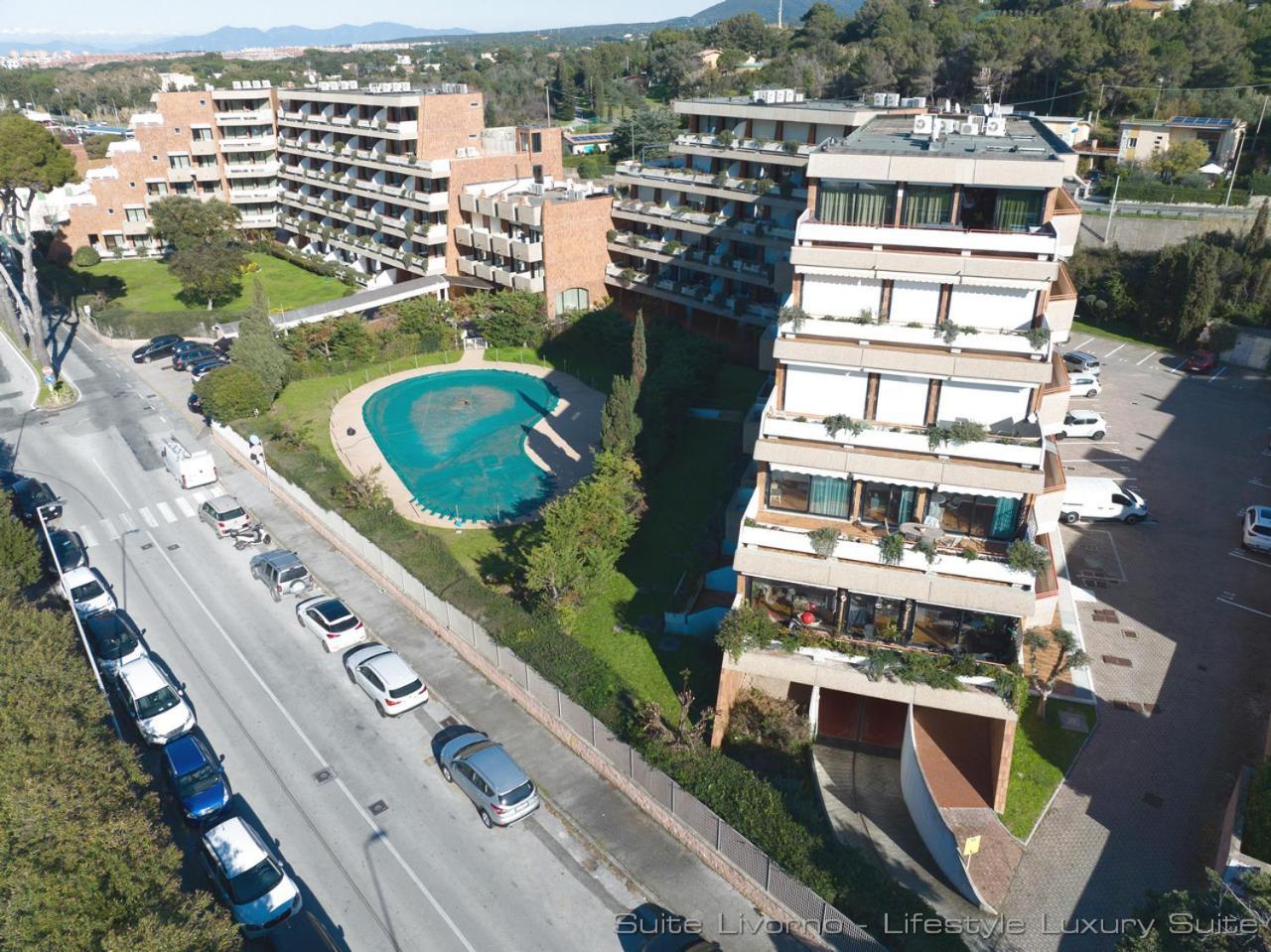 Suites Marilia Apartments Pool Side - Suite Livorno Holiday Home Group Bagian luar foto
