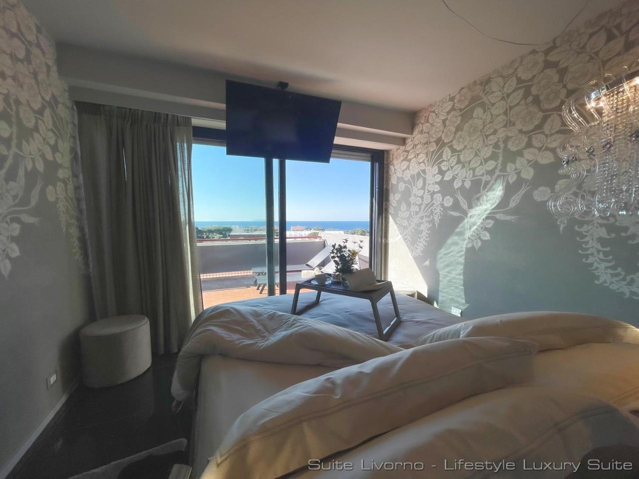 Suites Marilia Apartments Pool Side - Suite Livorno Holiday Home Group Bagian luar foto