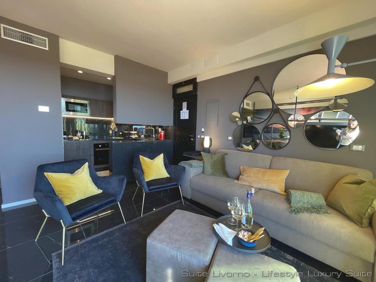 Suites Marilia Apartments Pool Side - Suite Livorno Holiday Home Group Bagian luar foto